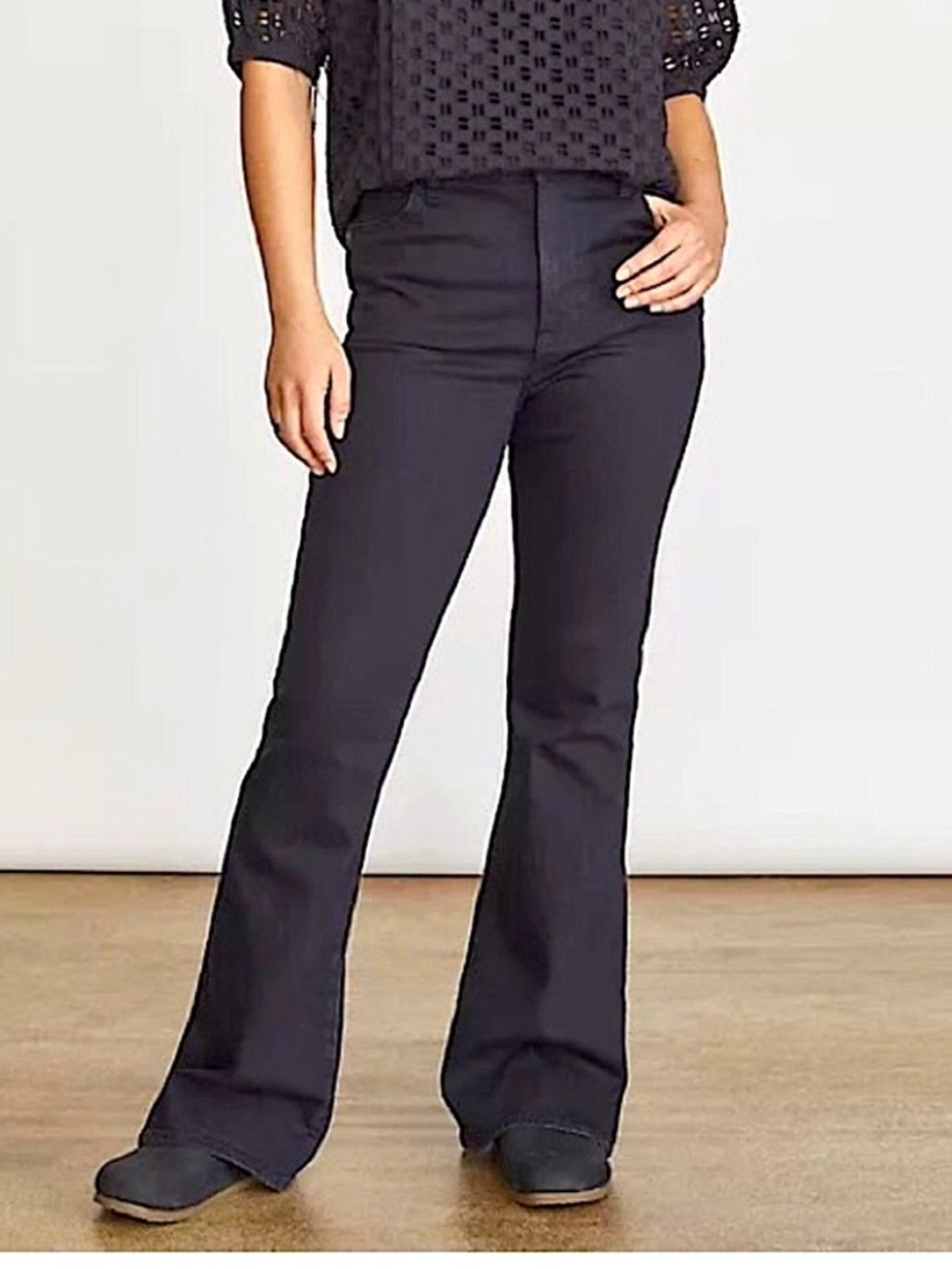 Elizabeth and James black high rise flare jeans size 14/32